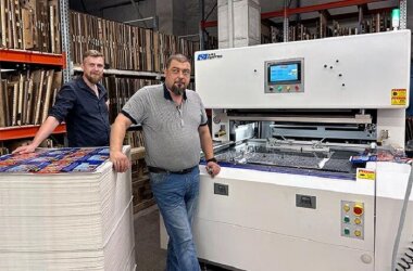 Машина для разделения заготовок Kuaiyida установлена  в типографии «Харменс-Молоково»