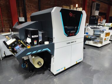 Комплекс цифрового оборудования для производства этикеточной продукции установлен в типографии «Четыре Цвета»