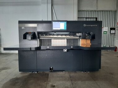 Еще одна бумагорезальная машина baumannperfecta  установлена в типографии «Феникс»