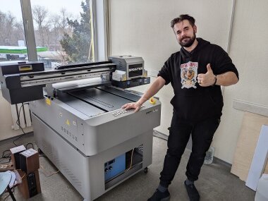 «Смарт-Т» запустила планшетный УФ-принтер Sprinter DPP A1E в «Акцент реклама»