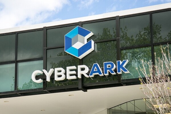 Palo Alto выходит на рынок защиты идентификационных данных