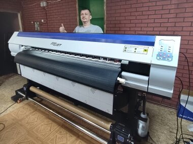 «КОВЧЕГ» установила рулонный УФ-принтер ARK-JET UV 1802 в студии Kamnev Print