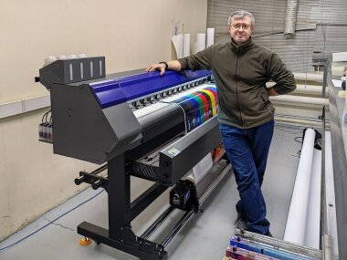 Инженер «КОВЧЕГА» установил принтер ARK-JET SOL 1602 в «Экспо Графика» из Москвы