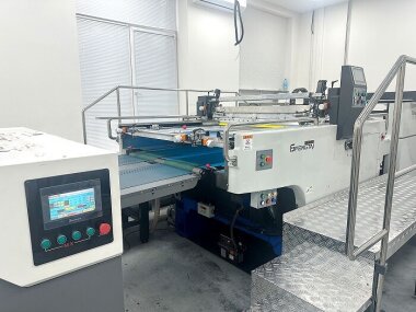 Трафаретная лакировальная машина FengTai установлена в типографии «ДЕАЛ»