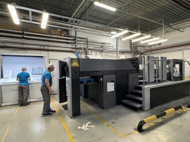 Офсетная печатная машина Heidelberg SX 102-2-P установлена в типографии «Печатня»