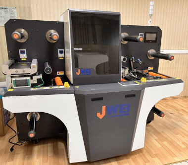 Режущий плоттер JWEI RSF-330 установлен в типографии «Флай Принт»