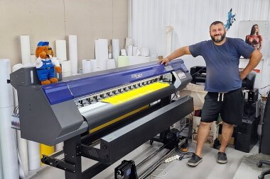 Инженер «КОВЧЕГА» установил ARK-JET SOL 1602 в краснодарском «Труде»