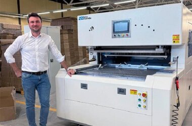 Машина для разделения заготовок Kuaiyida установлена в типографии «Люксупак»