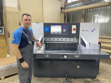 Бумагорезальная машина Guowang установлена в типографии CDMaker