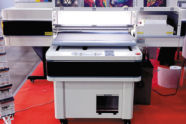 УФ-принтер с арсеналом спецэффектов