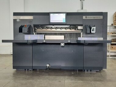 Еще одна бумагорезальная машина  baumannperfecta установлена в типографии «Феникс»