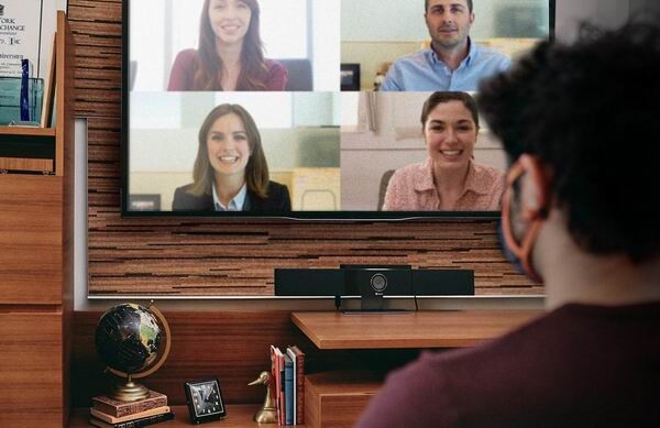 Треть сотрудников крупных организаций сталкивались с дипфейками