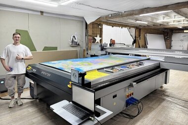 «Смарт-Т» запустила уже второй планшетный УФ-принтер Sprinter TC-F2132 в «Московской печати»