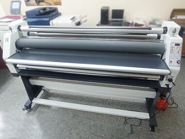 Ламинатор R-SUPERLAM 1700W установлен в демозале ГК «РУССКОМ»