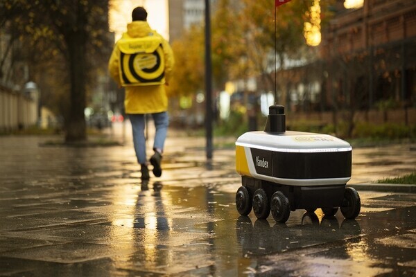 «Яндекс» запустит в регионах 20 тыс. роботов-доставщиков