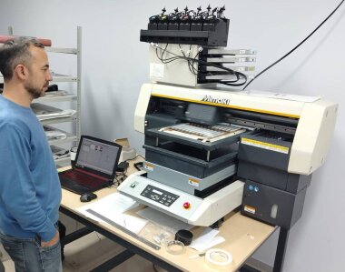 УФ-принтер Mimaki UJF-3042 HG установлен в СПК «МЕГА»