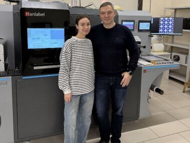 Оборудование для цифрового облагораживания этикетки Hanlabel Ultra установлено в типографии «Альфа Принт»