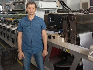 «Смарт-Т» установила УФ-принтер Arojet E6 для печати переменных в типографии «АБВ Акцент»