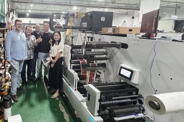 «Смарт-Т» установила финишную линию для отделки этикетки MONTAX в типографии «ФАВОРИТ»