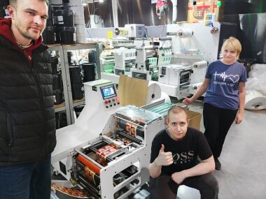 «Смарт-Т» установила машину для гильотинной резки Bengraphic BGS 360 в типографии «Этиколь»