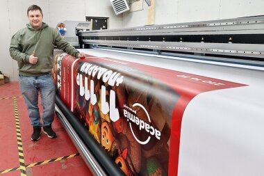 «Смарт-Т» запустила 5-метровый гибридный УФ-принтер Sprinter Power Pro 5300 в РПК «ВЕЛЕС Принт»