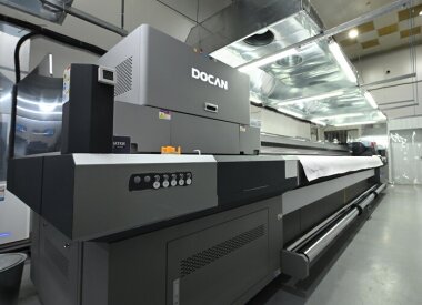 Первый в России гибридный УФ-принтер Docan FR5000 установлен в «СТ-Декор»