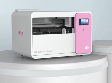 Настольный УФ-принтер Nocai NC-Cylinder Elf-Mini предназначен для печати на цилиндрических изделиях