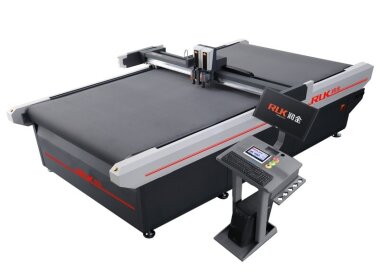 ООО «Рекламные Конструкции» приобретает два планшетных режущих плоттера RUK