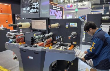 JWEI показала два рулонных режущих плоттера на SinoLabel 2026