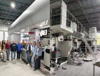 Флексомашина Donghang установлена в типографии «Полифлекс»