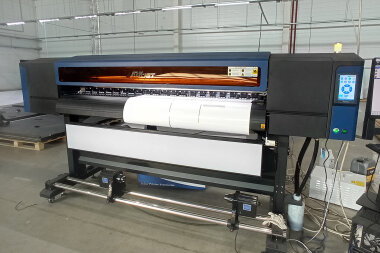 Рулонный УФ-принтер ARK-JET UV 1804 заработал в РПК «Ариал»