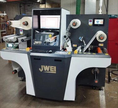 Еще один режущий плоттер JWEI RSF-330 установлен в компании «РК-Копи»