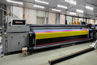 5-метровый рулонный УФ-принтер Sprinter установлен в РПК «ПОСМ Лайн»