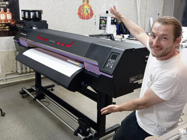 Принтер-каттер Mimaki запущен в типографии «Белый жираф»