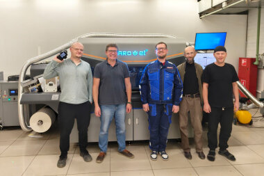Этикеточная ЦПМ Arojet iHEM-K-330 установлена в типографии «Дизайн-Печать»