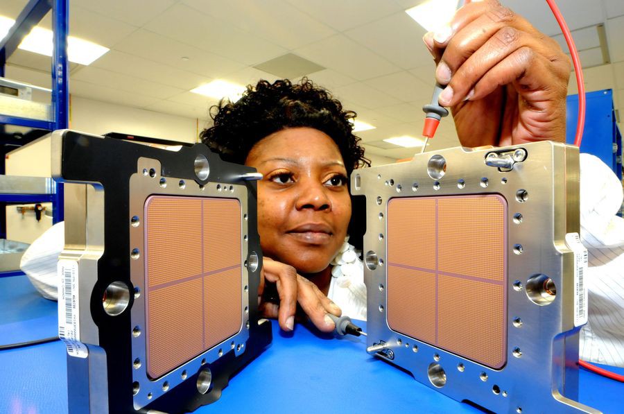 IBM выпустила новый мэйнфрейм бизнес-класса