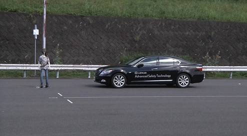 Toyota позаботится о безопасности пешеходов