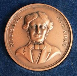 Автор «Искусства программирования» получил Медаль Фарадея