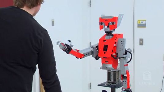 В Канаде хотят сделать «теплокровного» робота с чувствительной кожей