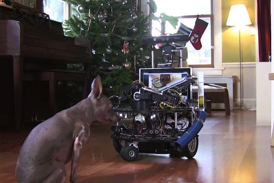 Инженер Microsoft общается со своей собакой по Skype через робота