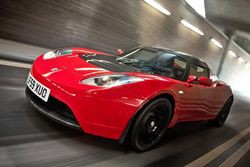 Спортивный электромобиль Tesla Roadster подозревают в «фатальном» дефекте