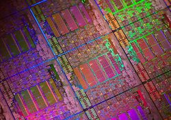 Intel выпустила Xeon E5-2600, процессор для ЦОД
