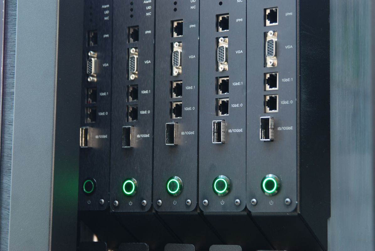 CeBIT: Icetope охлаждает серверы полным погружением в жидкость