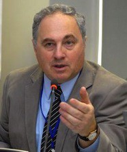 По третьему сценарию