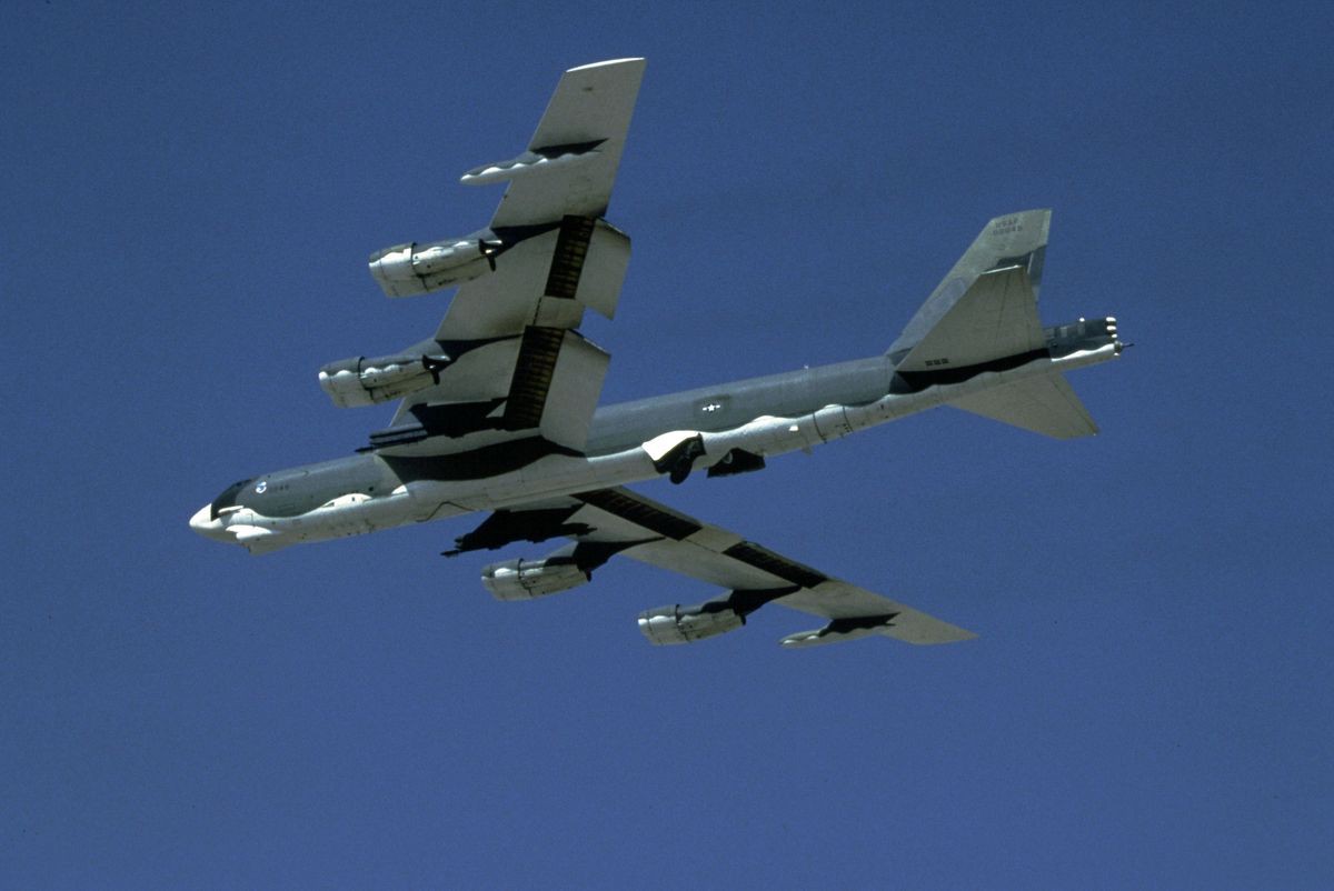 Boeing B-52, первому в мире бомбардировщику с бортовым компьютером, исполнилось 60