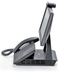 Между видеотелефоном и терминалом ВКС