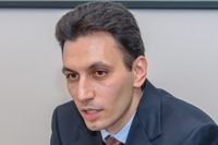 С учетом местной специфики