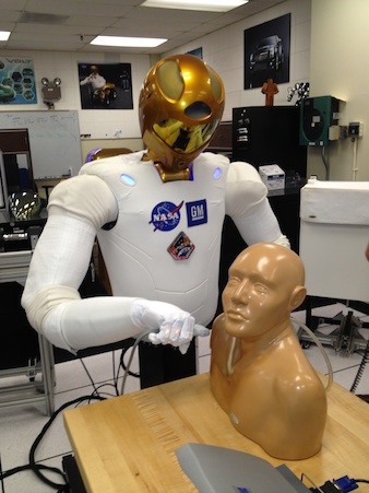 В миссии людей на Марс бортовым врачом будет робот