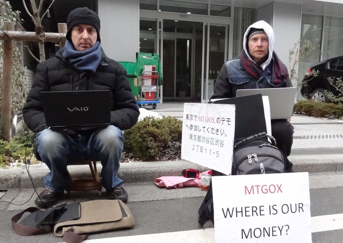 Биржа биткоинов Mt.Gox обанкротилась