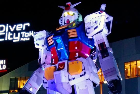Gundam — ходячий робот с шестиэтажный дом